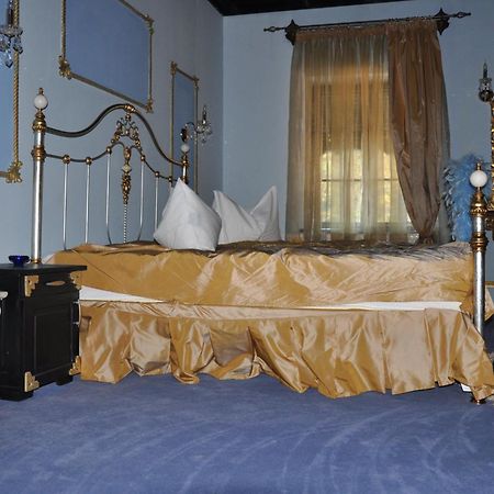 Casa Cu Farfurii Hotel Sinaia Quarto foto