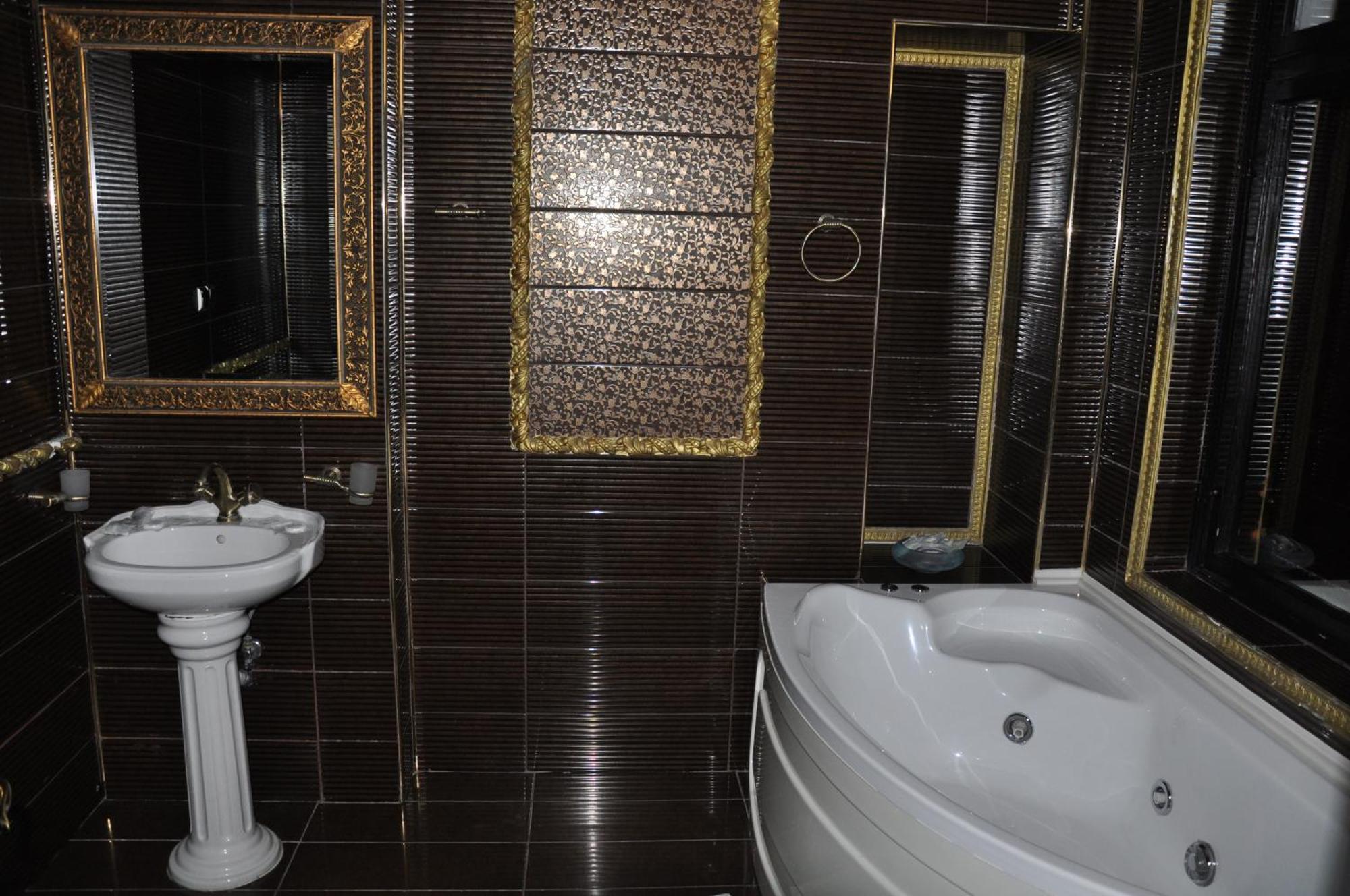 Casa Cu Farfurii Hotel Sinaia Quarto foto