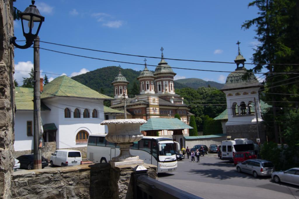 Casa Cu Farfurii Hotel Sinaia Exterior foto